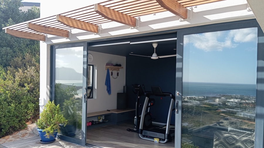 4 Bedroom Property for Sale in Rooi Els Western Cape